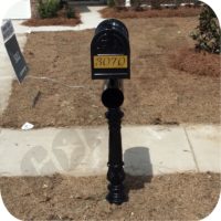 Liberty Cottages: Mailbox and Post