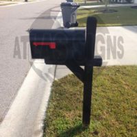 Paddock Pointe: Mailbox and Post