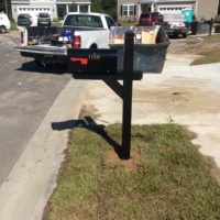 Moss Grove Plantation: Mailbox and Post