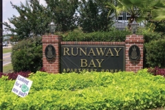 w-runawaybay_monument